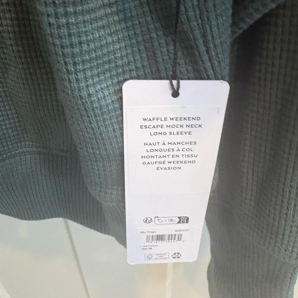 ALO Yoga Waffle Weekend Escape Mock Neck Long Sleeve Medium Clover Green NWT